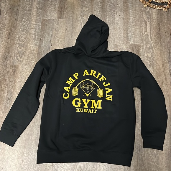 Hooded sweatshirt, with pockets in the front. - Picture 3 of 3